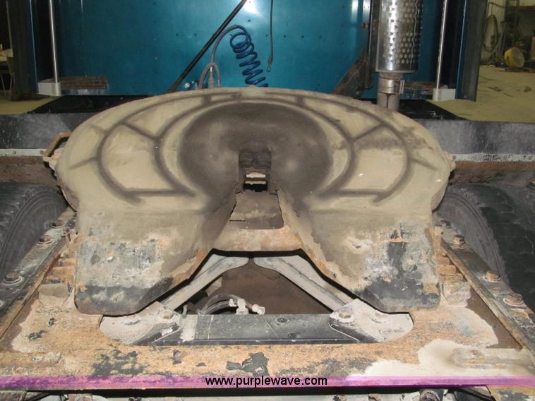 image for item B5340 1997 Kenworth T600 semi truck