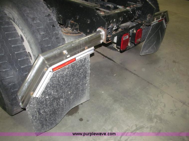 image for item B5340 1997 Kenworth T600 semi truck