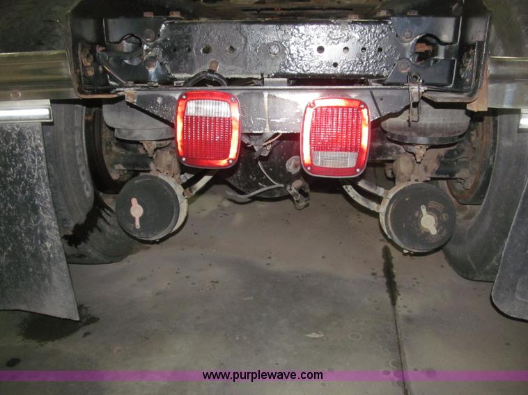 image for item B5340 1997 Kenworth T600 semi truck