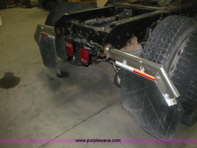 image for item B5340 1997 Kenworth T600 semi truck