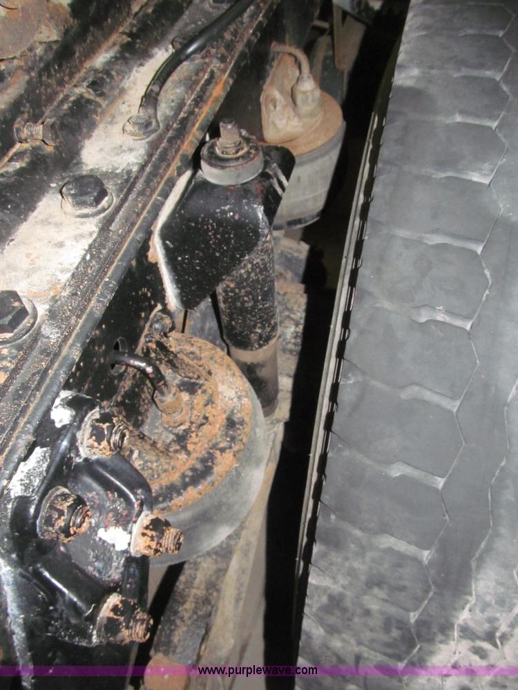 image for item B5340 1997 Kenworth T600 semi truck