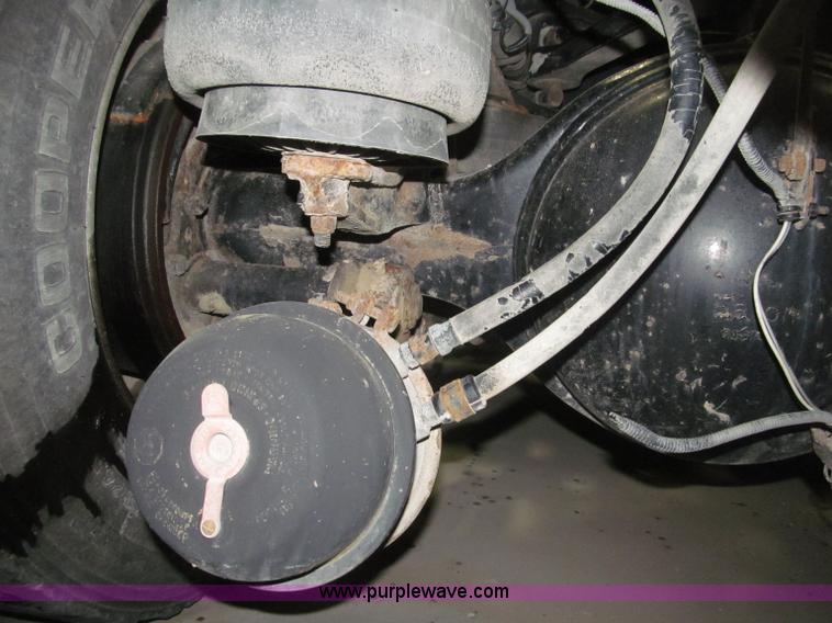 image for item B5340 1997 Kenworth T600 semi truck