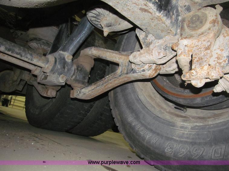 image for item B5340 1997 Kenworth T600 semi truck