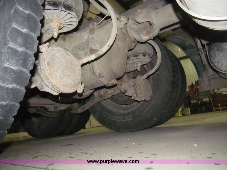 image for item B5340 1997 Kenworth T600 semi truck