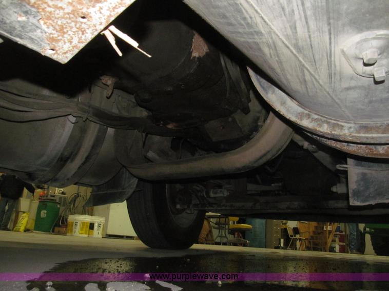 image for item B5340 1997 Kenworth T600 semi truck