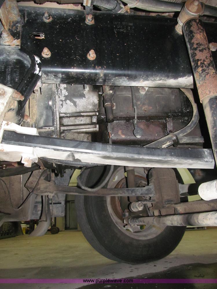 image for item B5340 1997 Kenworth T600 semi truck