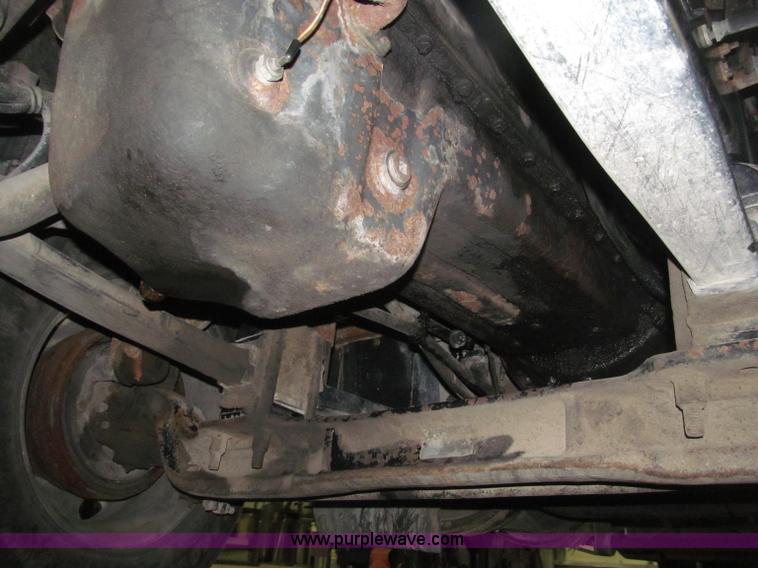 image for item B5340 1997 Kenworth T600 semi truck