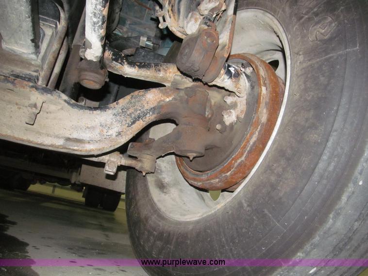 image for item B5340 1997 Kenworth T600 semi truck