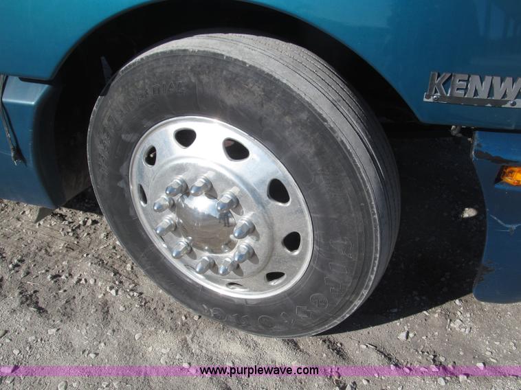 image for item B5340 1997 Kenworth T600 semi truck