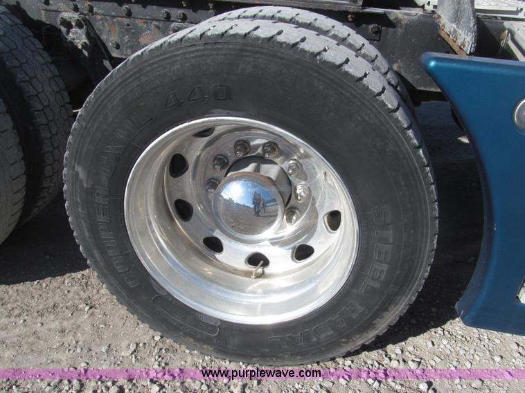 image for item B5340 1997 Kenworth T600 semi truck