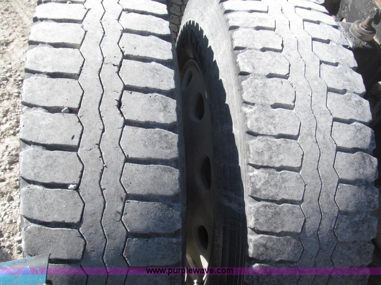 image for item B5340 1997 Kenworth T600 semi truck