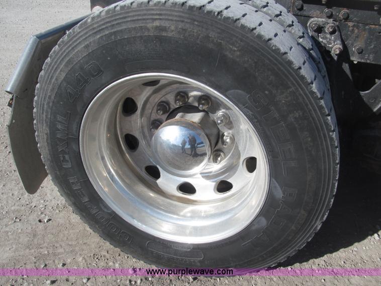 image for item B5340 1997 Kenworth T600 semi truck