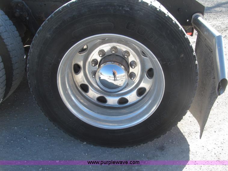 image for item B5340 1997 Kenworth T600 semi truck