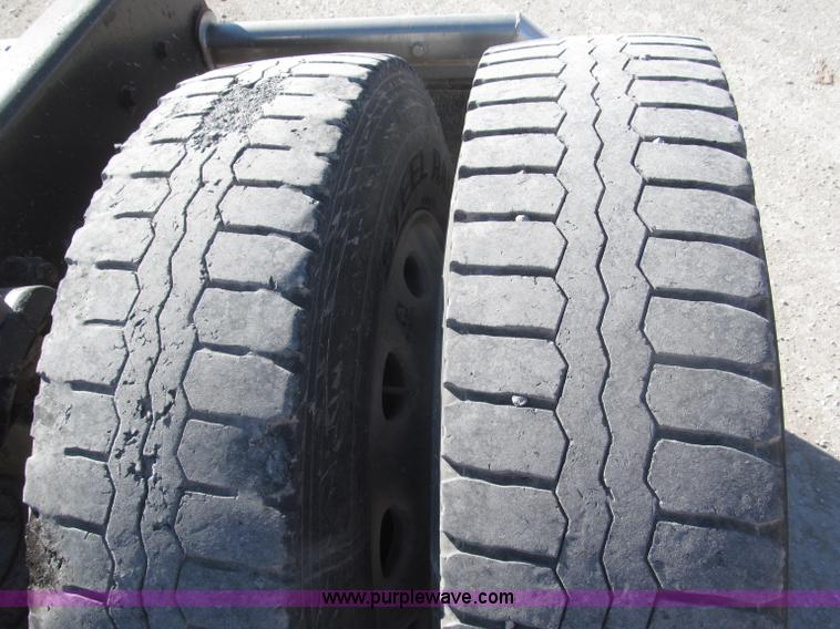 image for item B5340 1997 Kenworth T600 semi truck