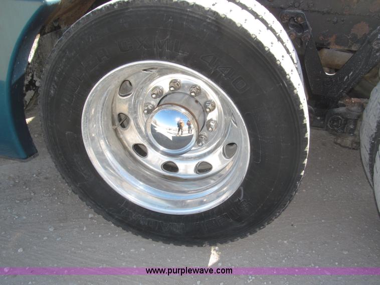 image for item B5340 1997 Kenworth T600 semi truck