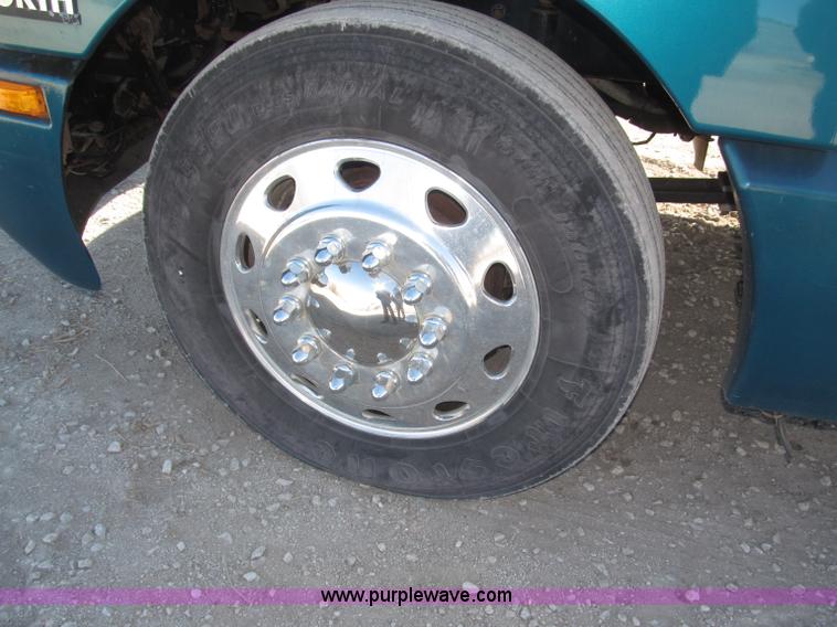 image for item B5340 1997 Kenworth T600 semi truck