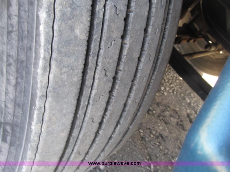 image for item B5340 1997 Kenworth T600 semi truck