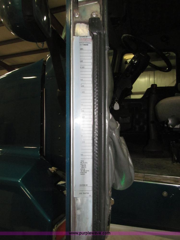 image for item B5340 1997 Kenworth T600 semi truck