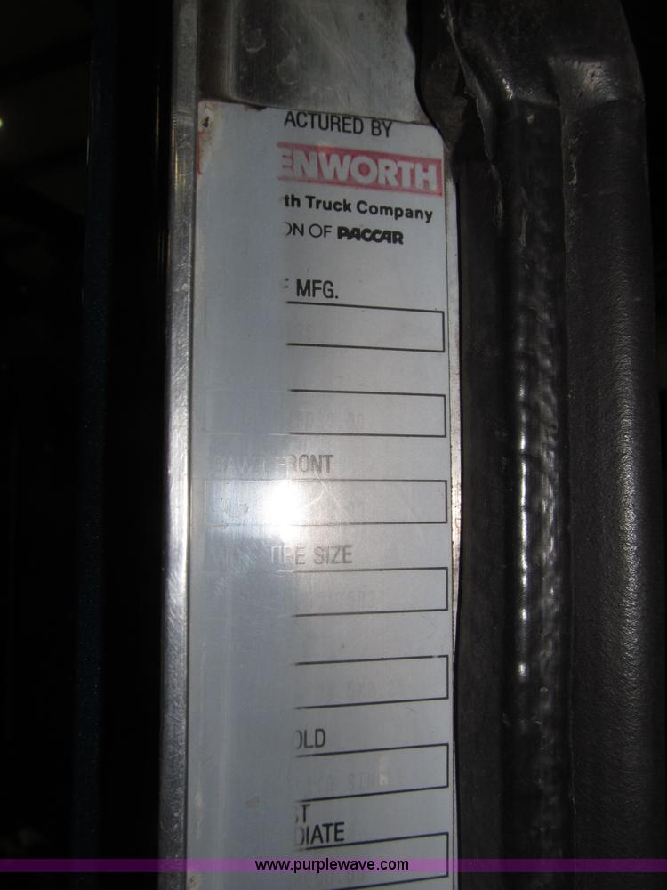 image for item B5340 1997 Kenworth T600 semi truck