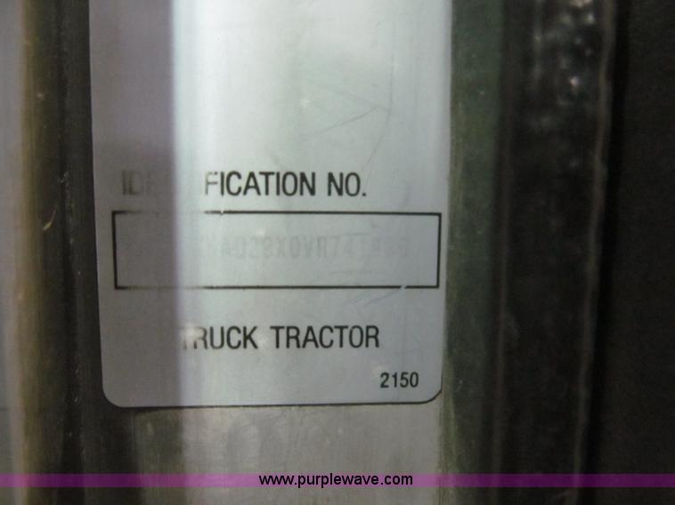 image for item B5340 1997 Kenworth T600 semi truck