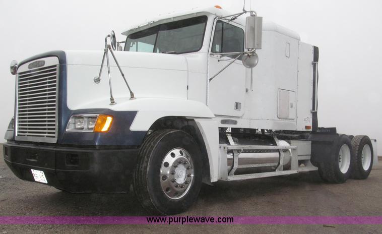 image for item B5342 1995 Freightliner FLD120 semi truck