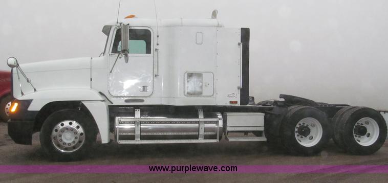 image for item B5342 1995 Freightliner FLD120 semi truck