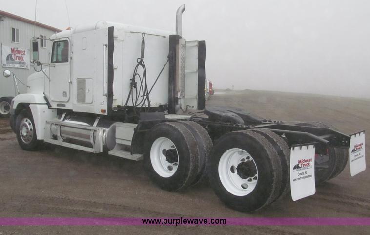 image for item B5342 1995 Freightliner FLD120 semi truck