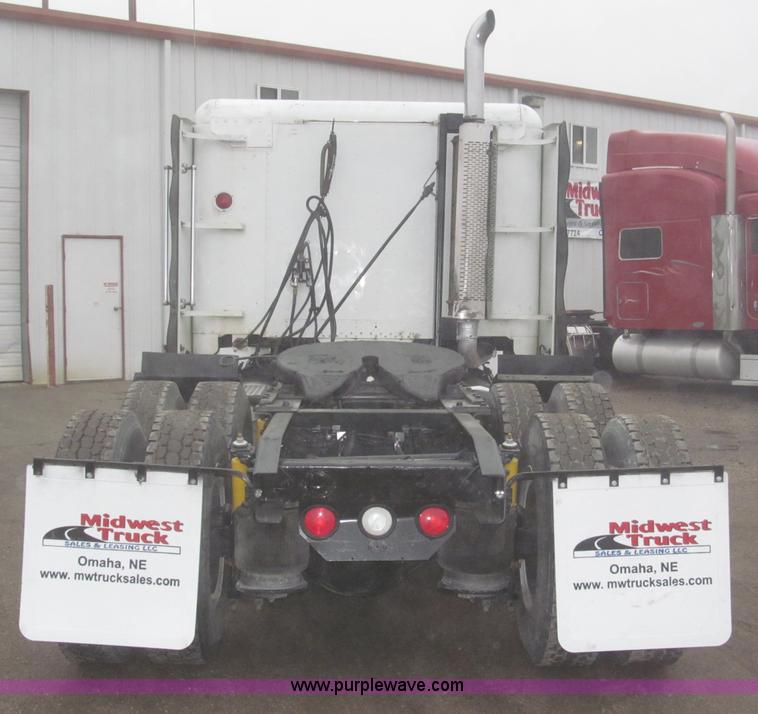 image for item B5342 1995 Freightliner FLD120 semi truck