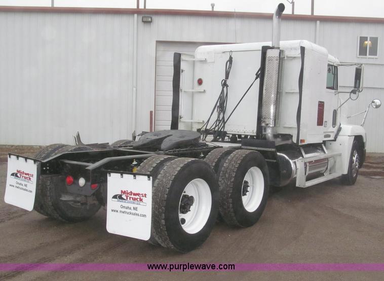 image for item B5342 1995 Freightliner FLD120 semi truck