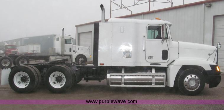 image for item B5342 1995 Freightliner FLD120 semi truck