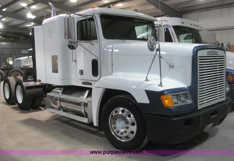 image for item B5342 1995 Freightliner FLD120 semi truck