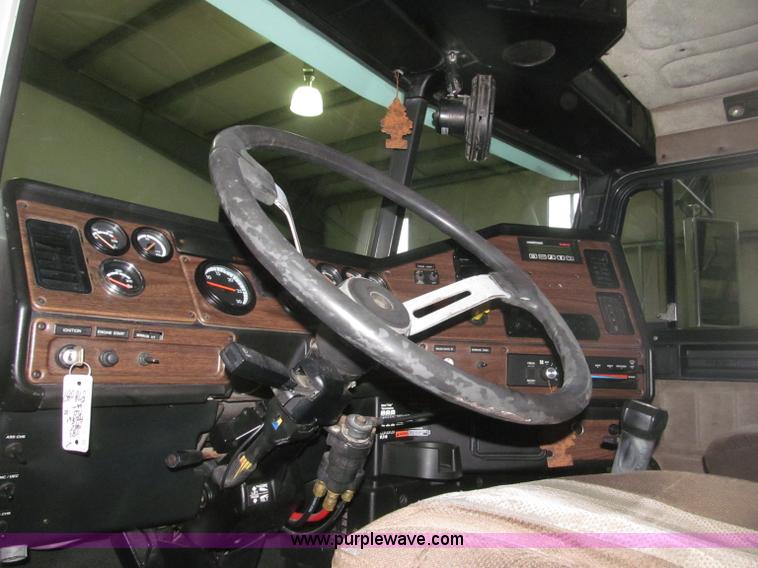 image for item B5342 1995 Freightliner FLD120 semi truck