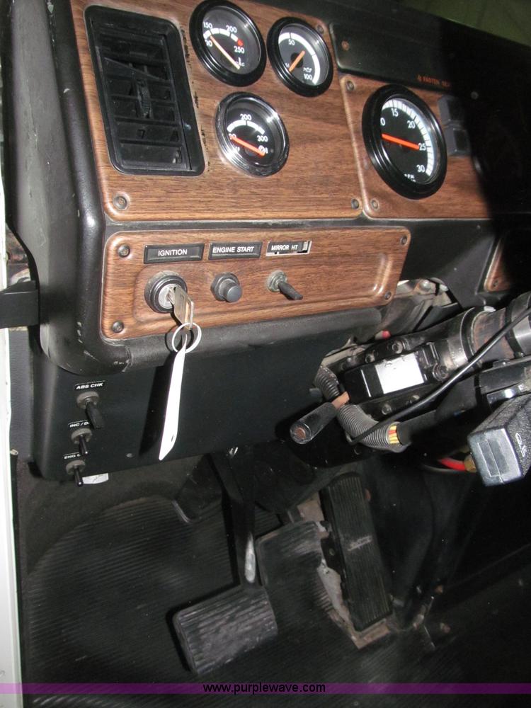 image for item B5342 1995 Freightliner FLD120 semi truck