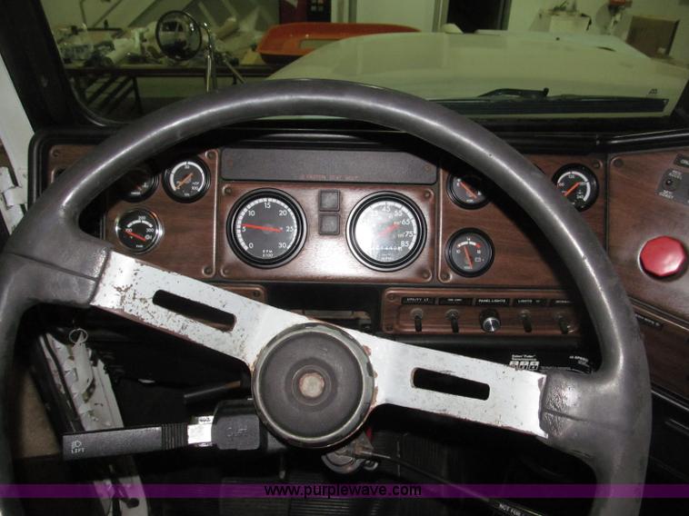 image for item B5342 1995 Freightliner FLD120 semi truck