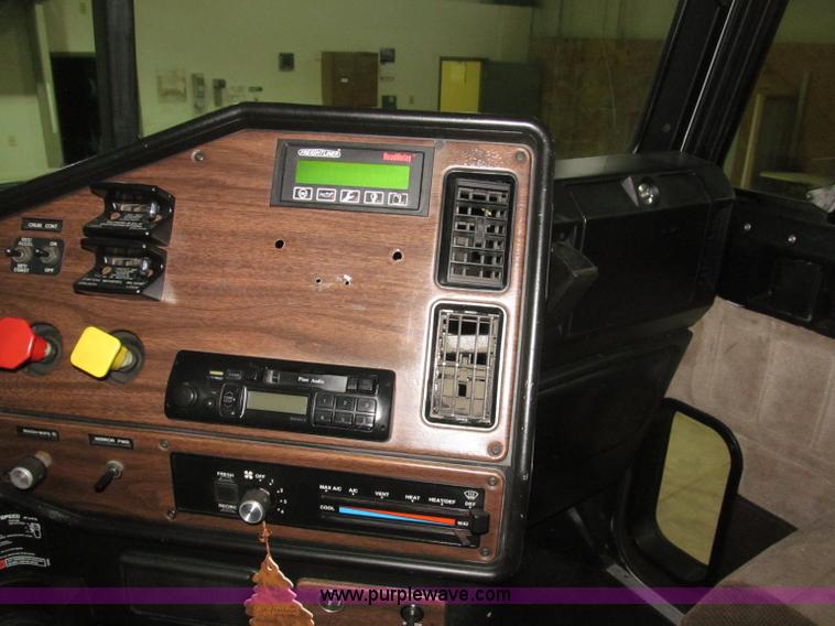 image for item B5342 1995 Freightliner FLD120 semi truck