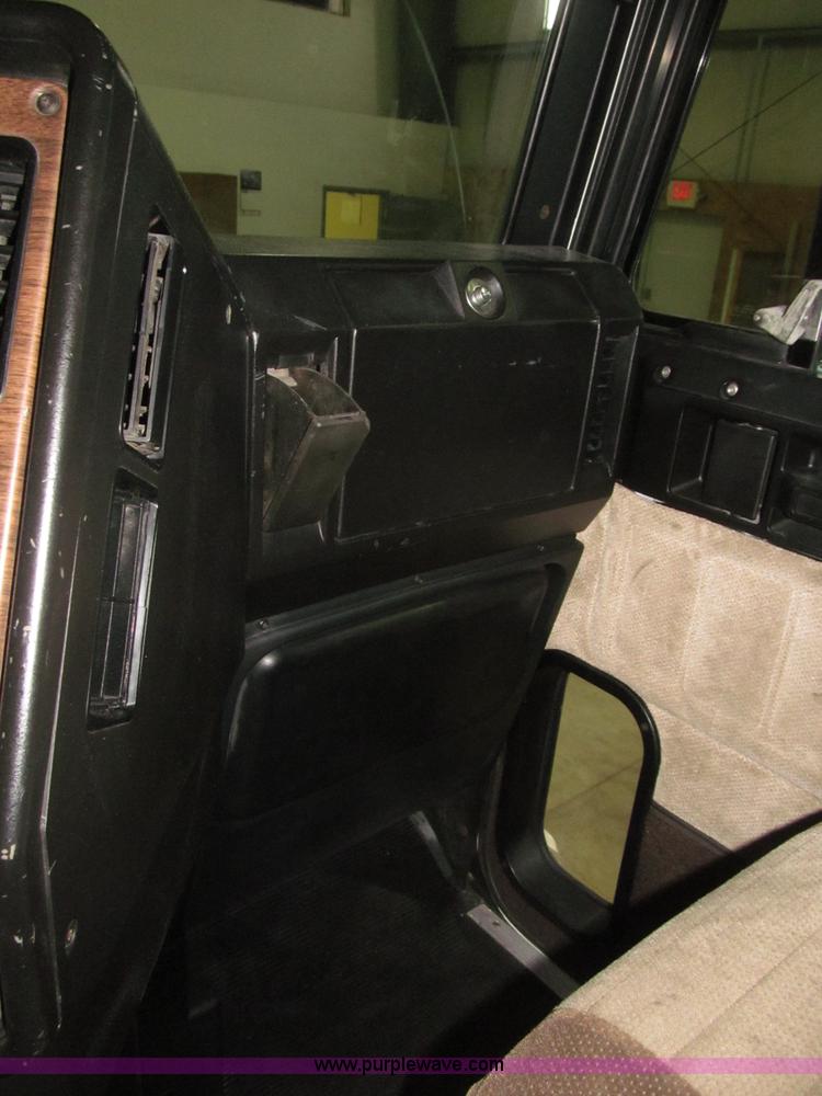 image for item B5342 1995 Freightliner FLD120 semi truck