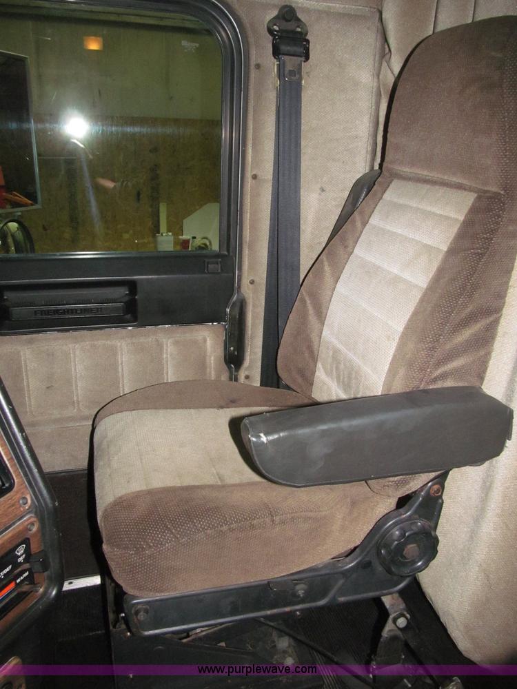 image for item B5342 1995 Freightliner FLD120 semi truck