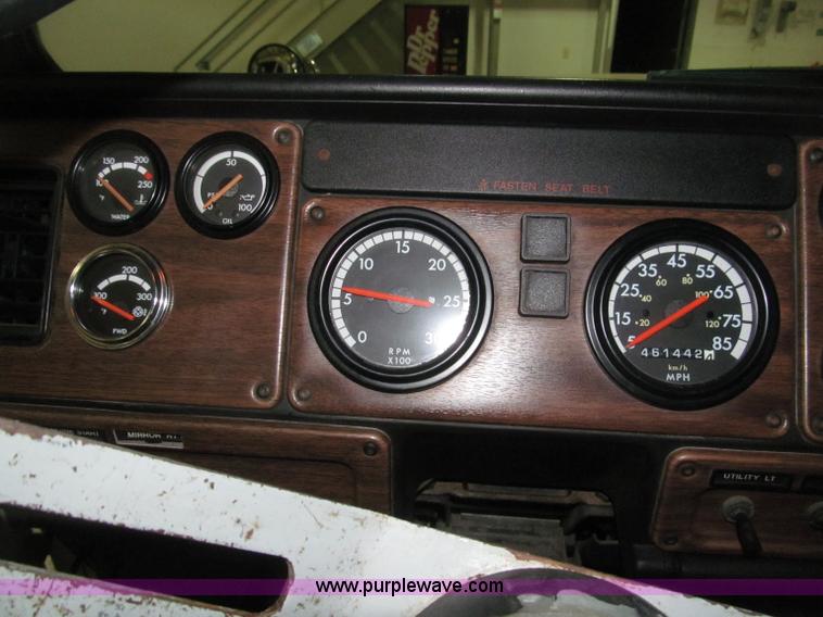 image for item B5342 1995 Freightliner FLD120 semi truck