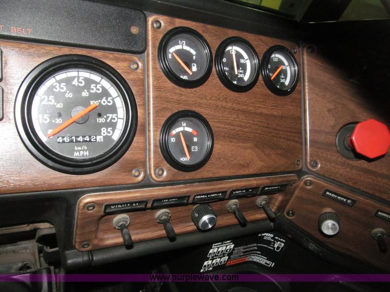 image for item B5342 1995 Freightliner FLD120 semi truck