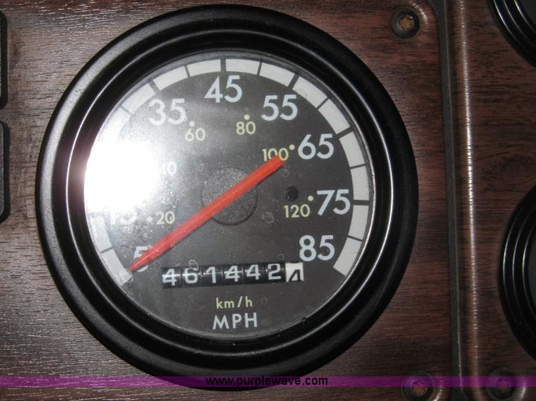 image for item B5342 1995 Freightliner FLD120 semi truck