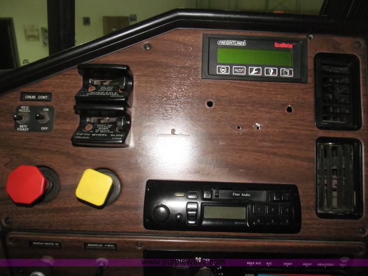 image for item B5342 1995 Freightliner FLD120 semi truck