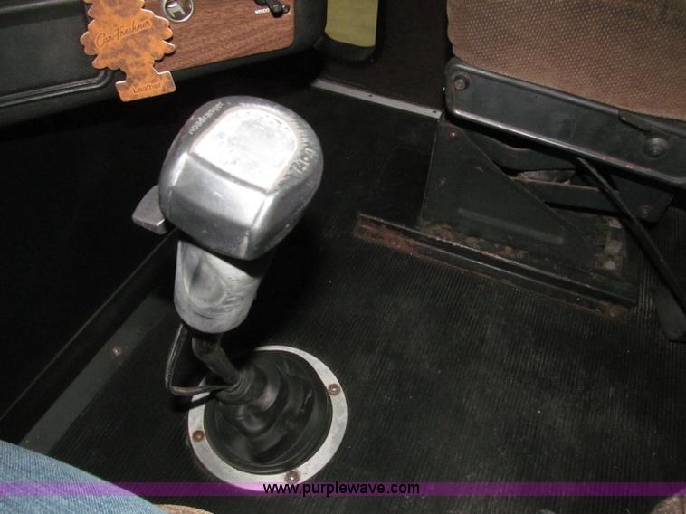 image for item B5342 1995 Freightliner FLD120 semi truck