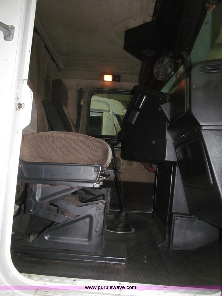 image for item B5342 1995 Freightliner FLD120 semi truck