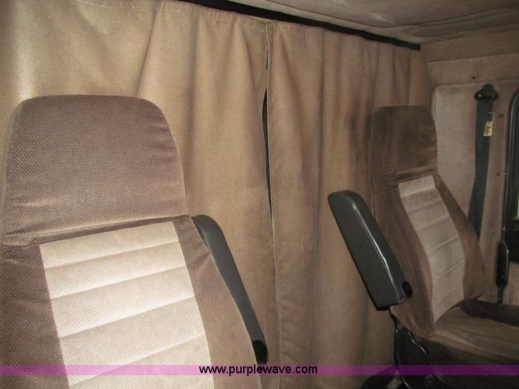 image for item B5342 1995 Freightliner FLD120 semi truck