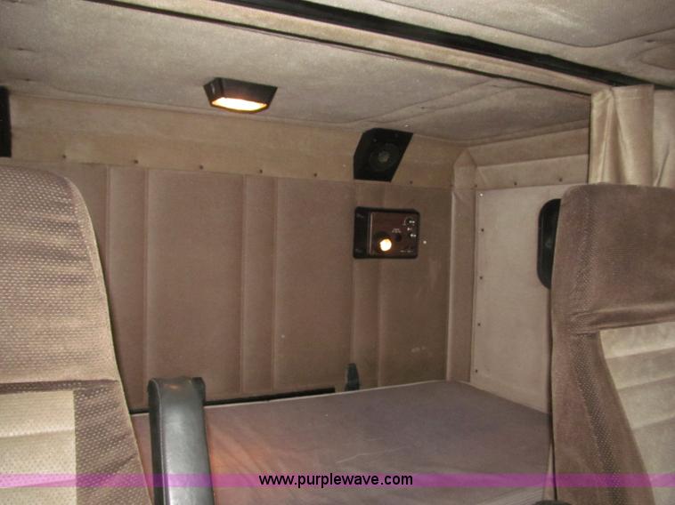 image for item B5342 1995 Freightliner FLD120 semi truck