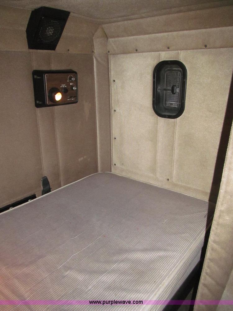 image for item B5342 1995 Freightliner FLD120 semi truck