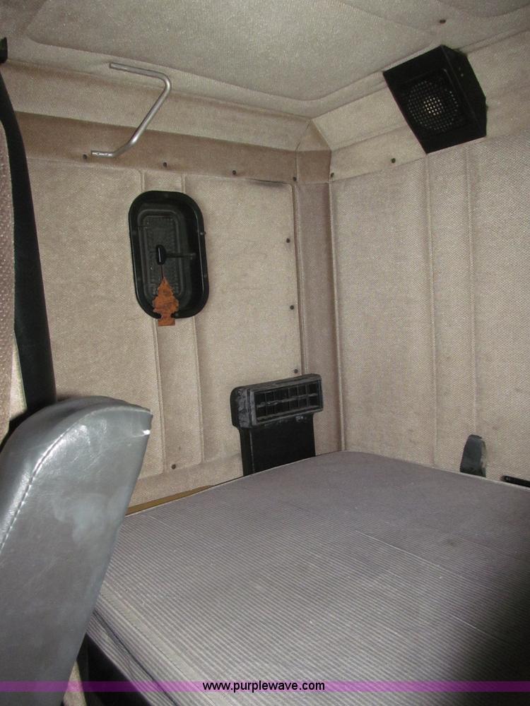 image for item B5342 1995 Freightliner FLD120 semi truck