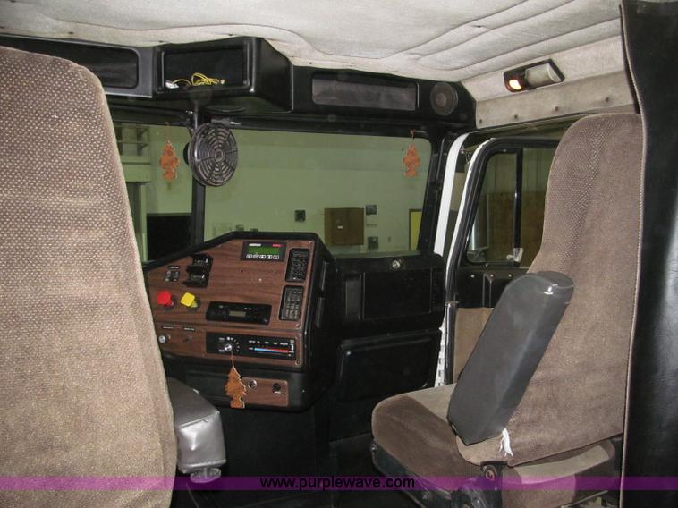 image for item B5342 1995 Freightliner FLD120 semi truck