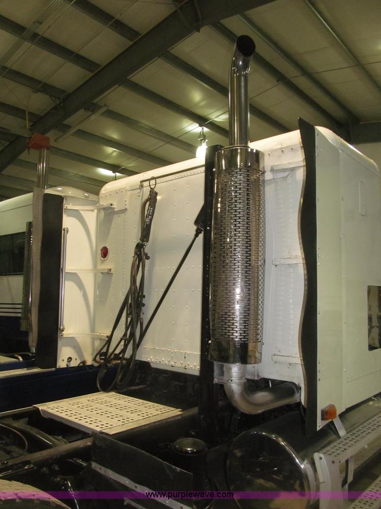 image for item B5342 1995 Freightliner FLD120 semi truck