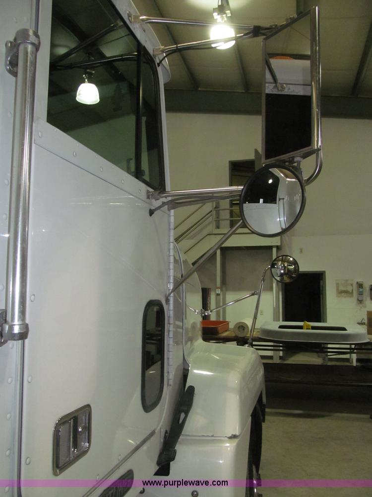 image for item B5342 1995 Freightliner FLD120 semi truck